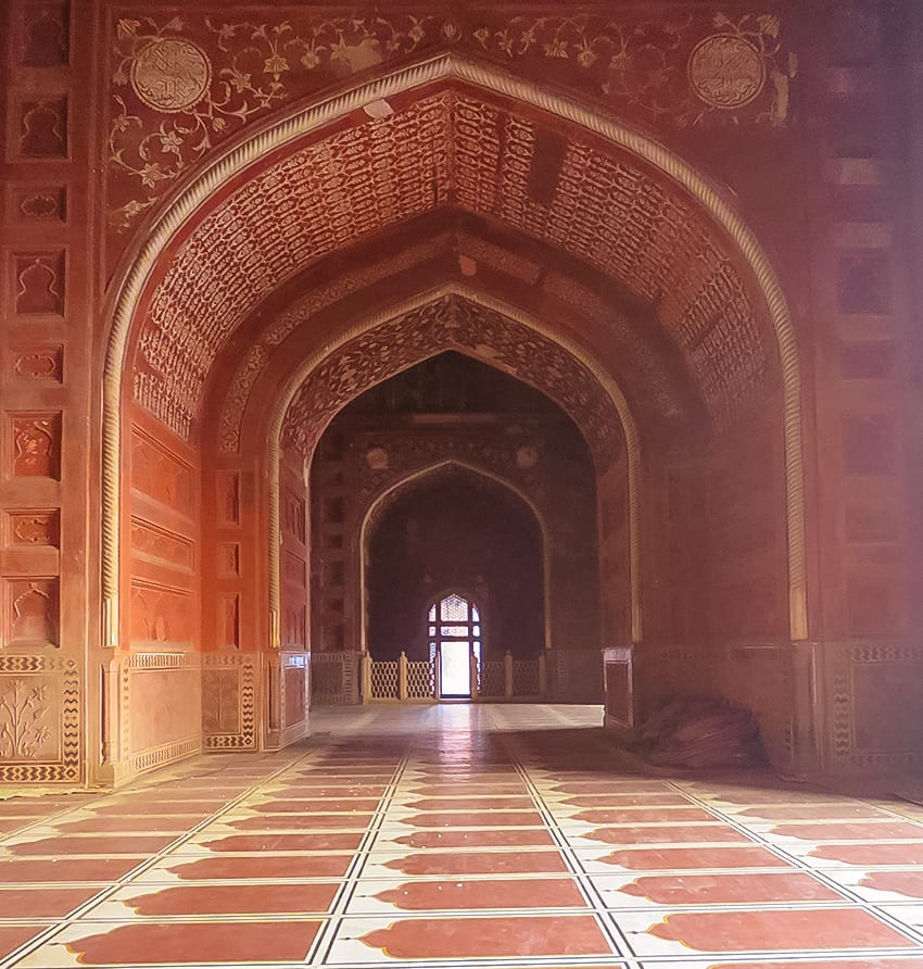 The Taj Mahal - Top 12 Tips To Make Your Visit Awesome! 7 The Mosque at the Taj Mahal