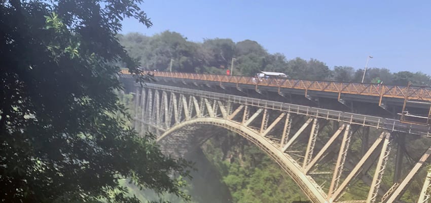 Zimbabwe - 5 things I wish I had known before I went 2 Bridge between Zimbabwe and Zambia