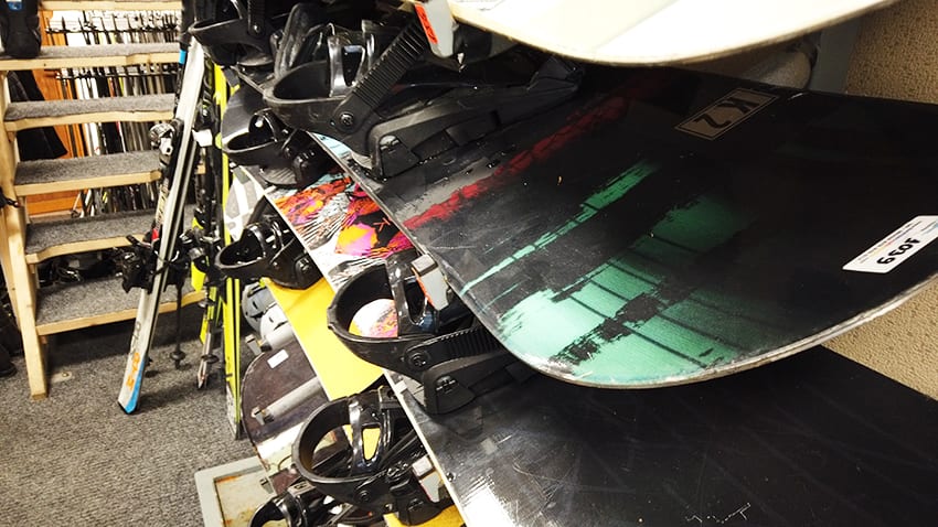 Staying in the Snomads Chalets in Bansko: Review 11 Snowboards at Snomads
