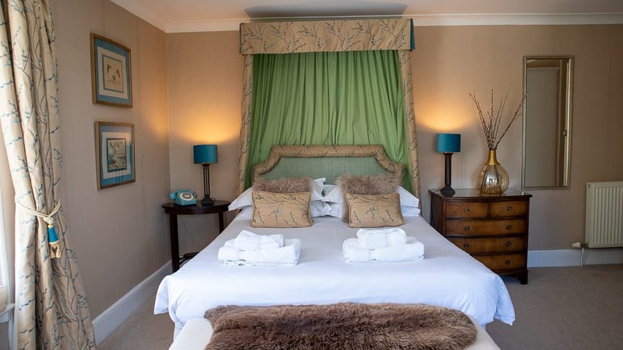 The Burleigh Court Hotel & Restaurant, Luxury in the Cotswolds 8 turquoise room e1626042919599