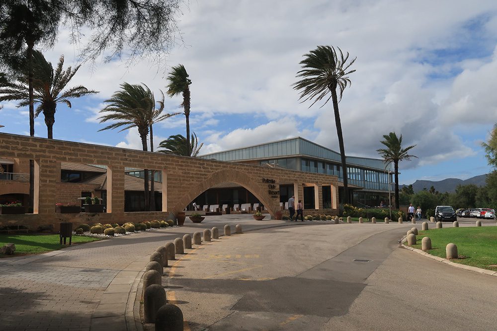 27 of the best things to do in Alcudia, Mallorca 26 Portblue Club Pollentia Hotel entrance with swaying palm trees