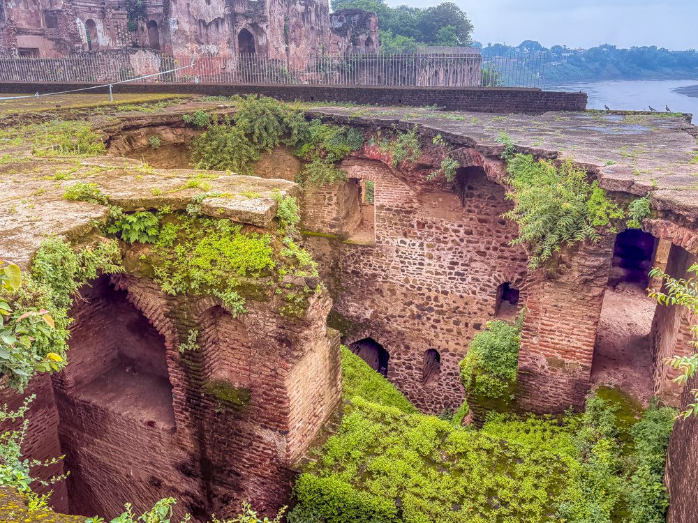 Things to Do in Burhanpur, Madhya Pradesh – History, Forts & Hidden Gems 10 The exposed lower levels of the Shahi Qila