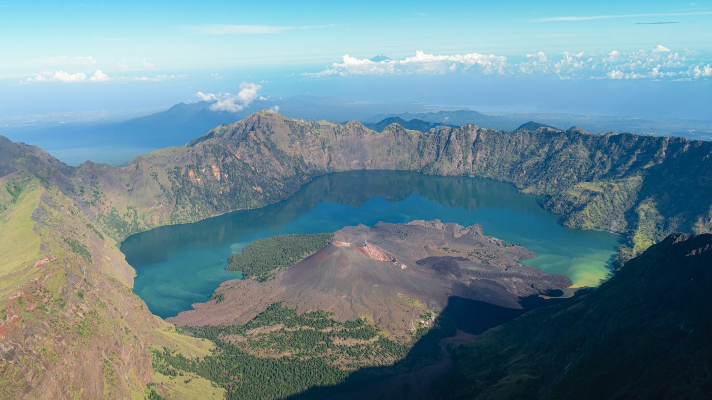 10 Amazing Things to Do in Lombok, Indonesia 2 climbing Mount Rinjani is one of the things to do in Lombok. Volcanic lake in Mount Rinjani