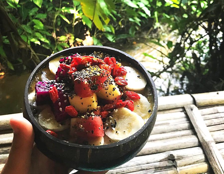 19 Awesome Vegan Restaurants Around The World 7 earth tone cafe smoothie bowl